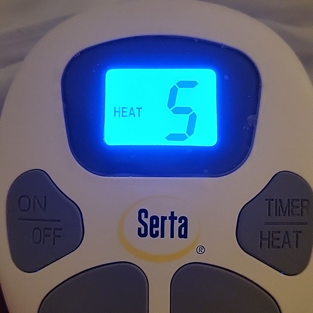 Heated White Quilted Mattress Pad with Controller New - Picture 15 of 15